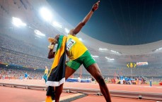 开云|汉密尔顿41岁寿辰引F1界共庆，法拉利与梅赛德斯携手献上真挚祝福