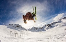 【开云】攻防一体铸就钢铁长城，金玟哉当选科隆对阵拜仁球迷票选全场最佳